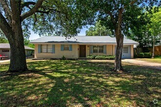 Building Photo - 104 Redmond Dr