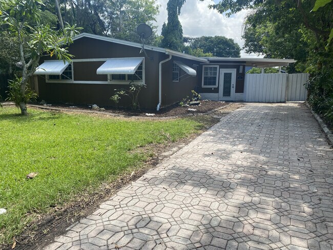 Building Photo - 307 SW 19th Ave