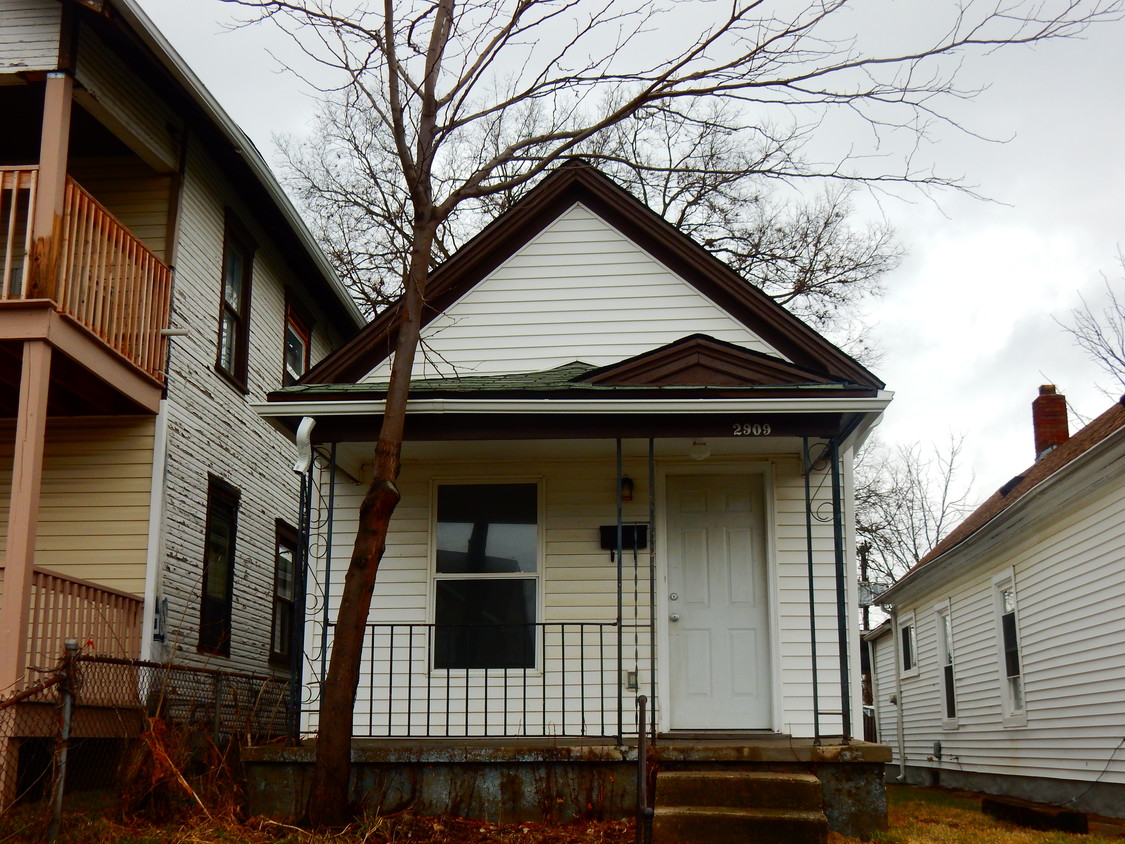 Primary Photo - 2909 E 1st St