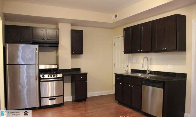 Foto del edificio - 4354 N Ashland Ave