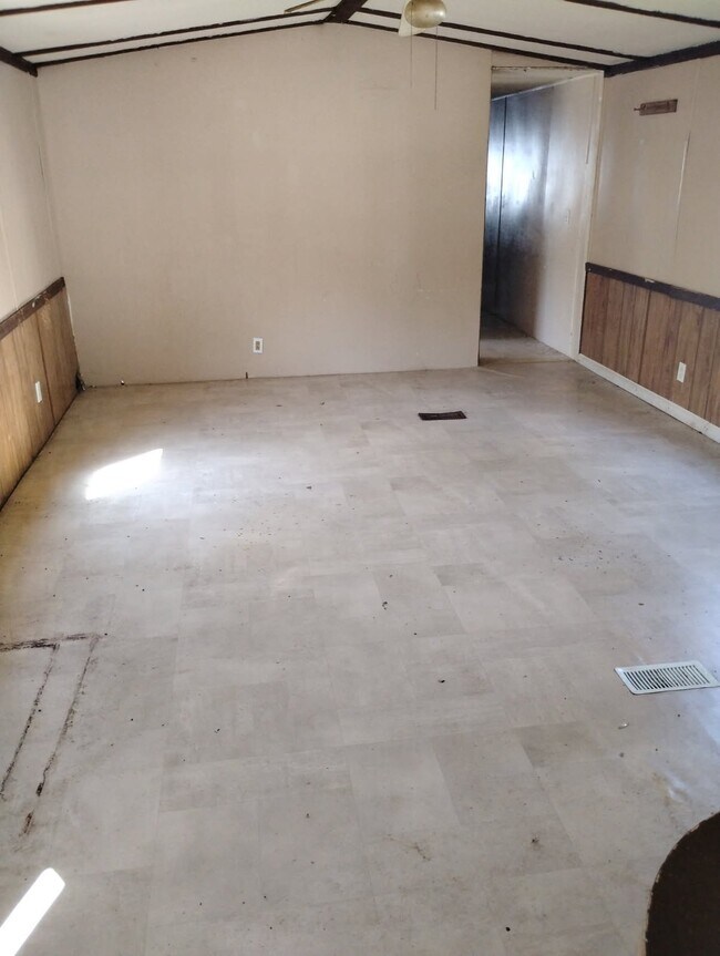 Foto del edificio - 1018 E County Rd 75 N