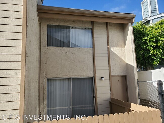 Building Photo - 224 Avocado St