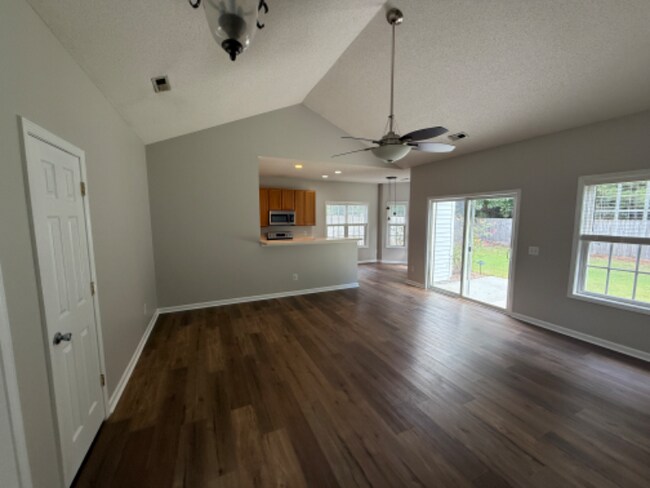 Foto del edificio - 7120 Farrington Farms Dr