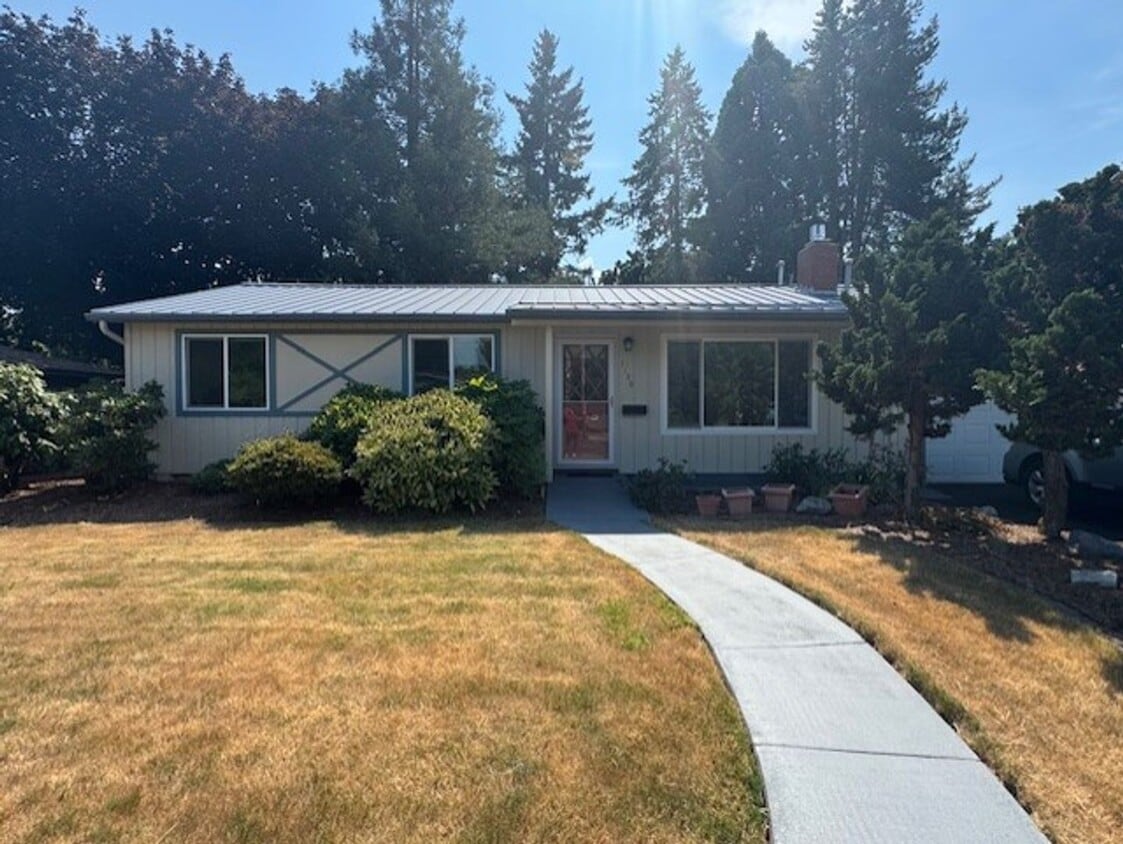 Foto principal - Available Now – Updated 3 Bedroom, 2 Bath ...
