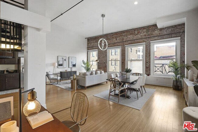 Foto del edificio - 253 S Broadway