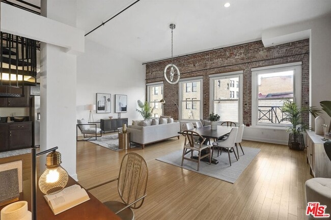 Building Photo - 253 S Broadway