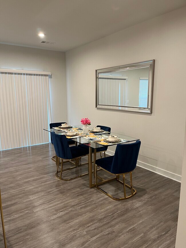 Foto del edificio - 4316 Summercrest Blvd