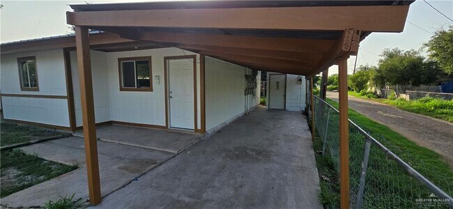 Building Photo - 200 N Juarez