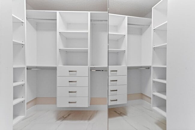 Building Photo - 12510 Crystal Pointe Dr