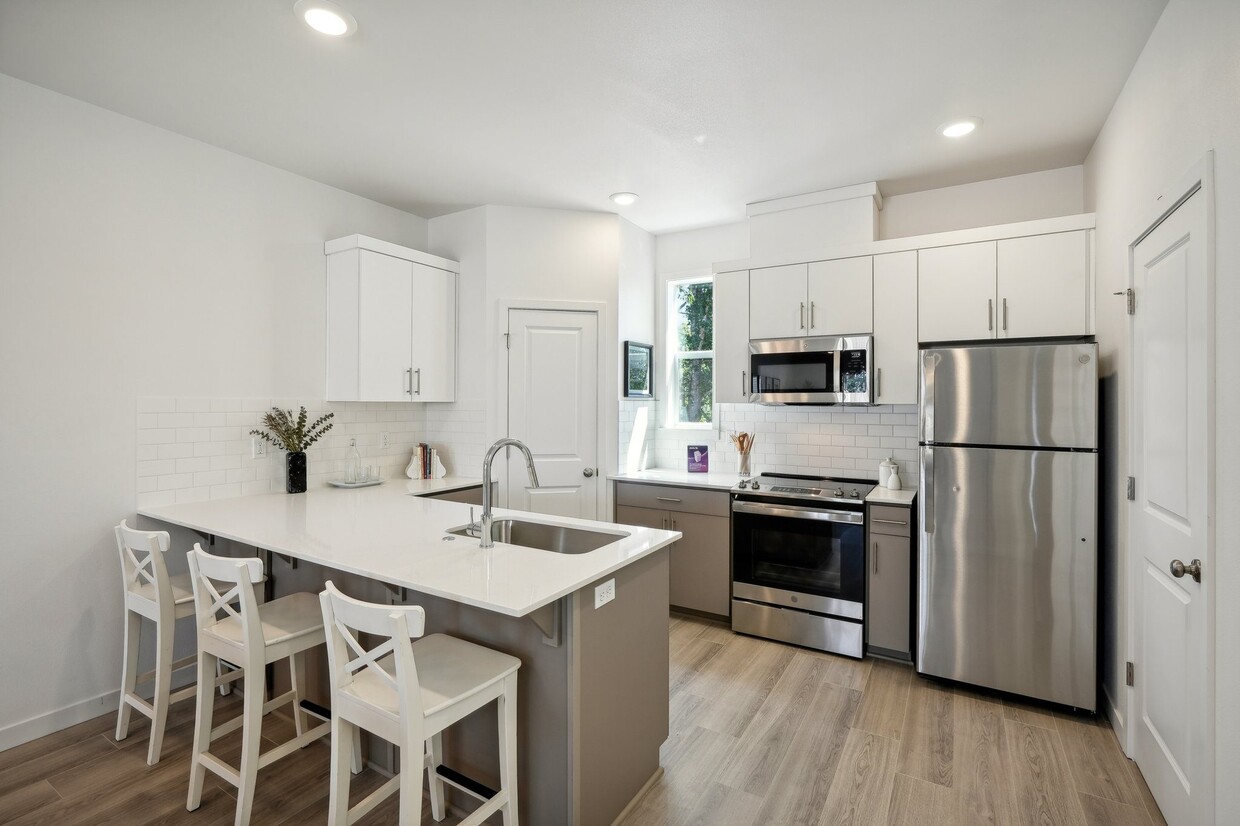 Primary Photo - Holmes Townhomes