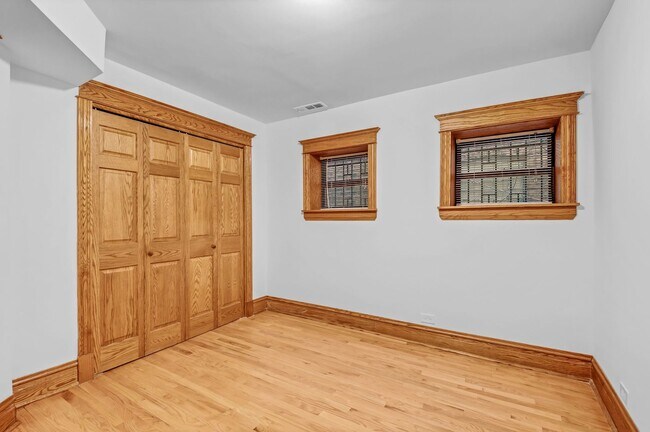 Foto del edificio - 1415 W Belle Plaine Ave