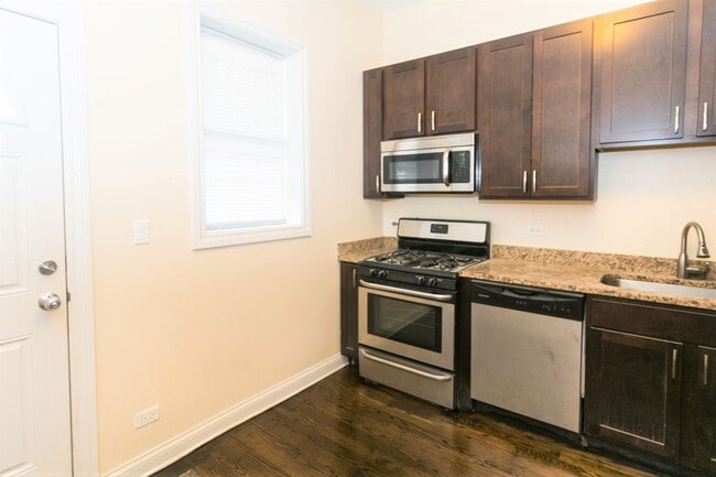 Foto del edificio - 1758 W Montrose Ave