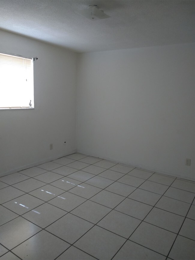 Foto del edificio - 2799 E 4th Ave