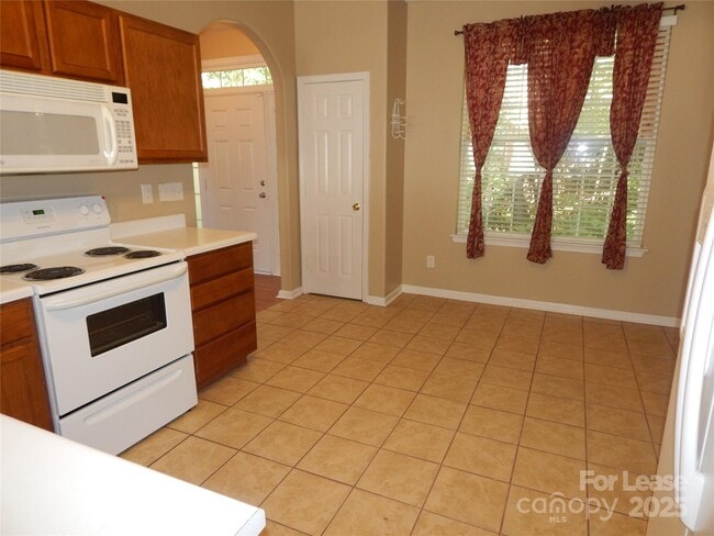 Building Photo - 307 Alabarda Ln