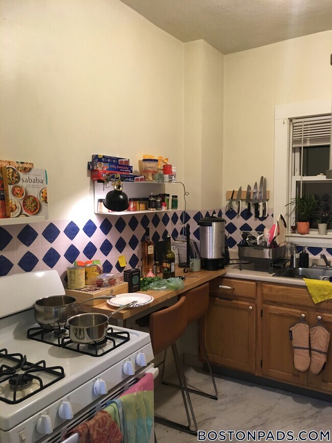 Building Photo - 153 Summer St