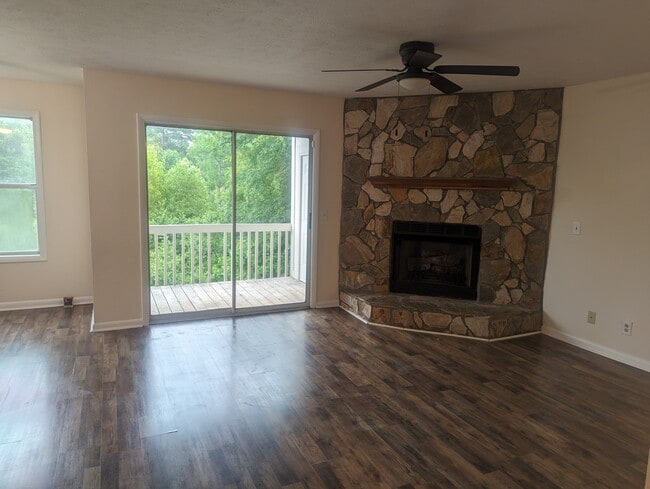 Family Room - 6780 Willowbrook Dr