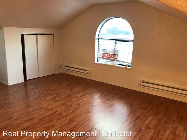 Building Photo - 430 D St