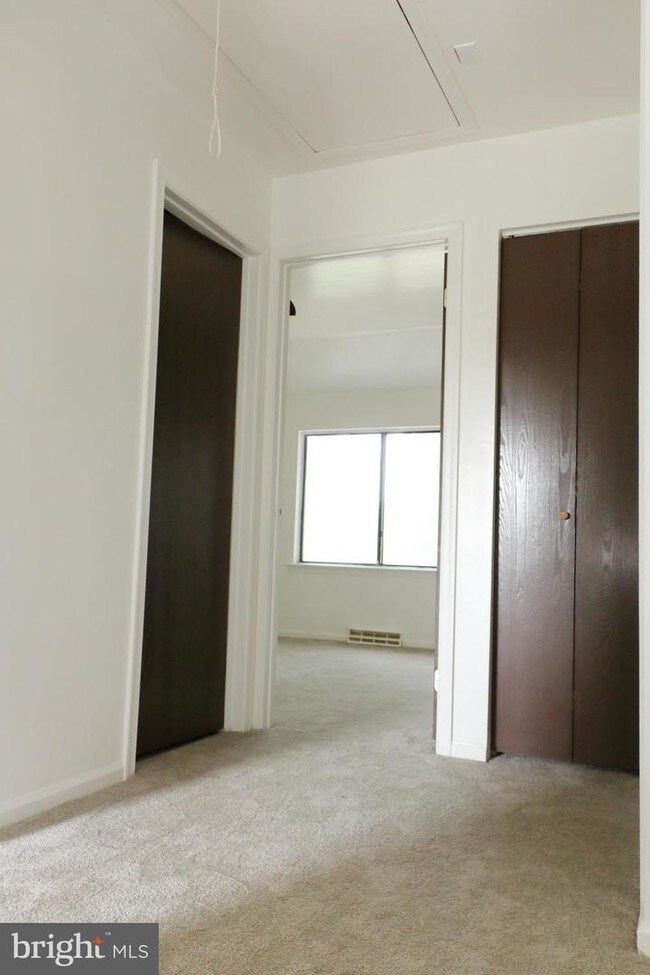 Building Photo - 17 Lanford Rd