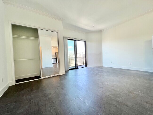 Foto del edificio - 8811 Burton Way West Hollywood, CA 90048