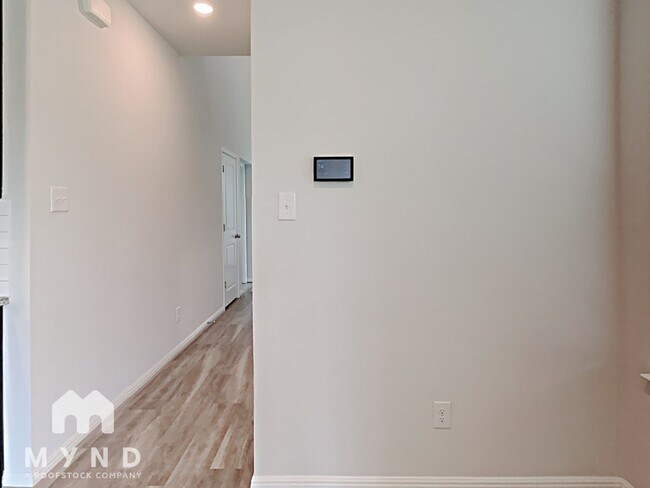 Building Photo - 5709 Pleasanton Pkwy