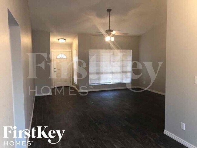 Building Photo - 907 W Kerry Ln