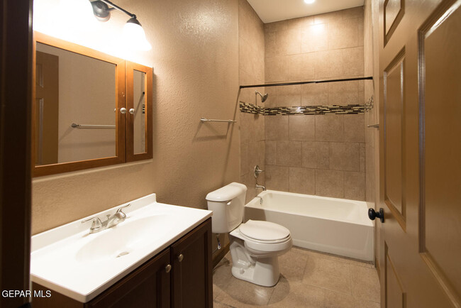 Building Photo - 326 Coates Dr