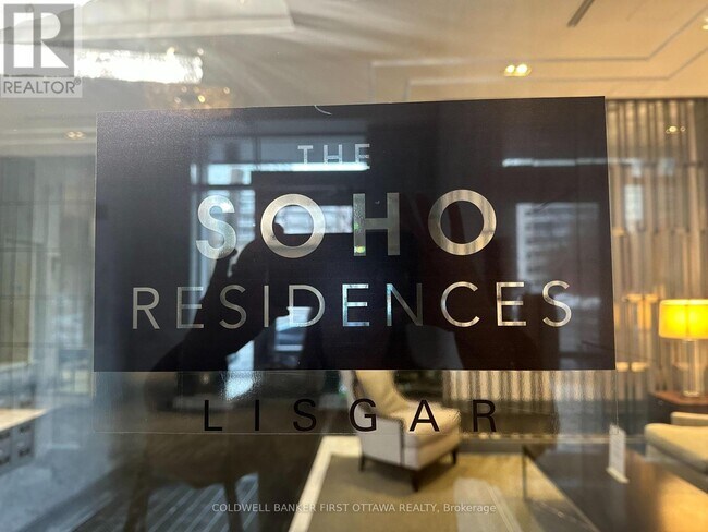 Building Photo - 300 Lisgar St