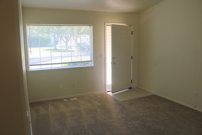 Building Photo - 1386 Brown St