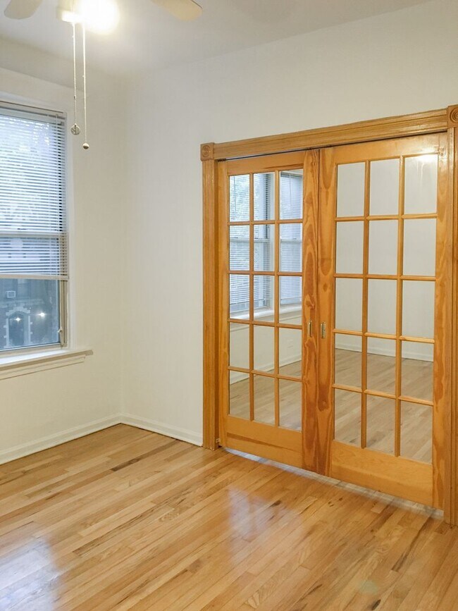 Building Photo - 1954 W Winona St