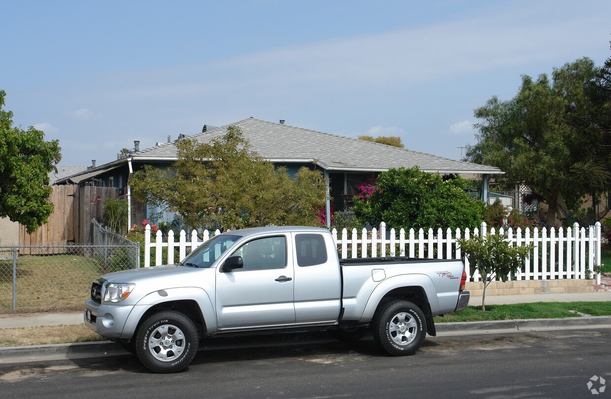 Primary Photo - 3210-3212 Olds Rd