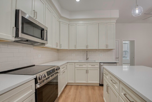Foto del edificio - 2228 N Lincoln Ave