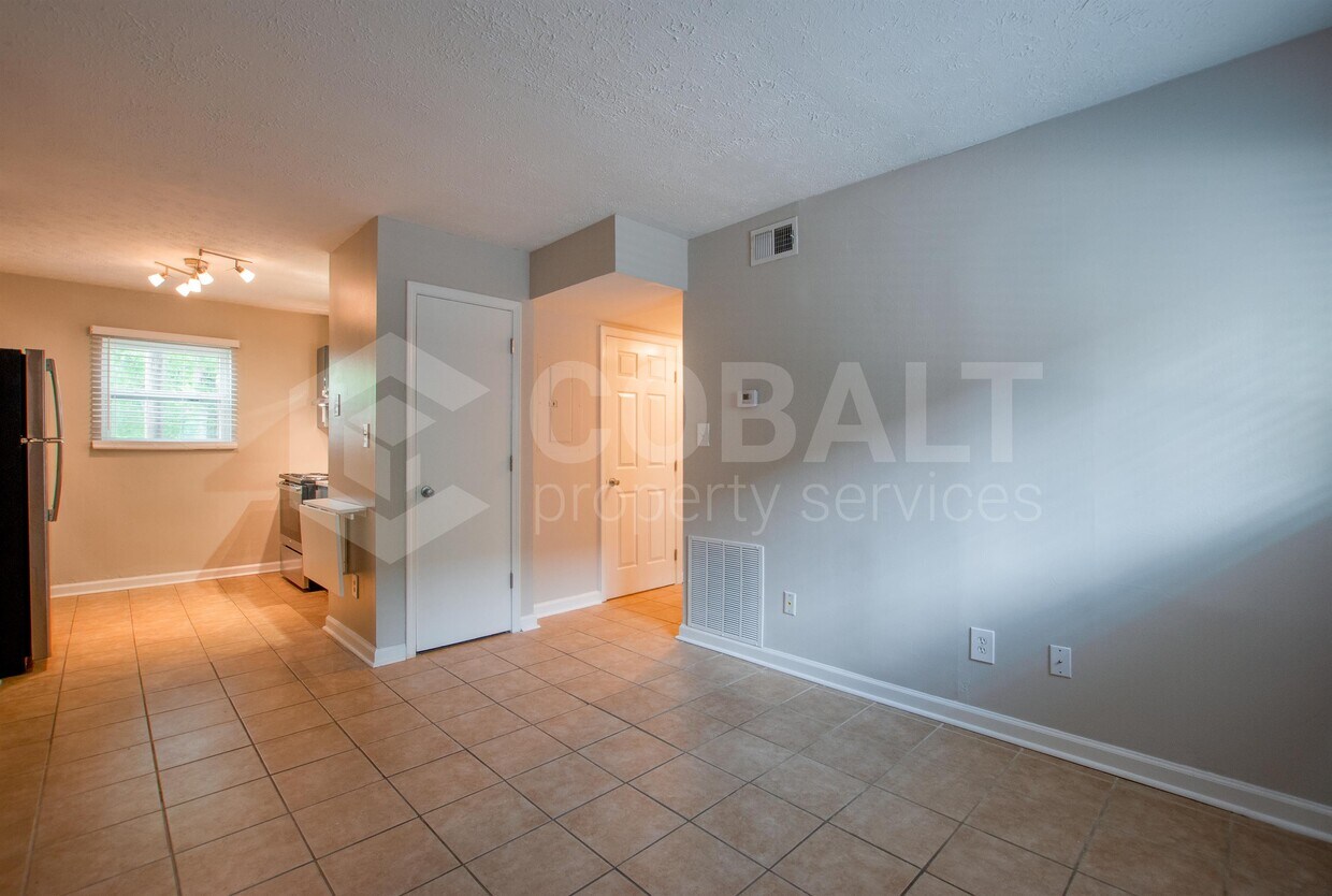 Primary Photo - 221 Lampkin St NE