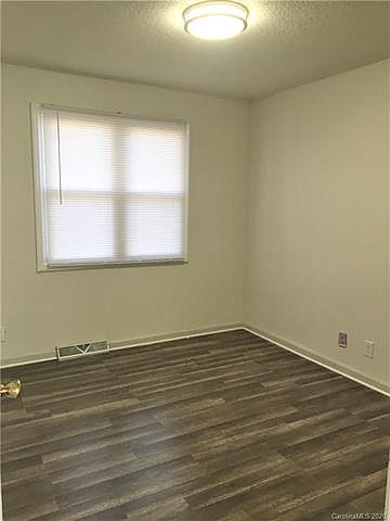 Building Photo - 2721 Crescent Ln