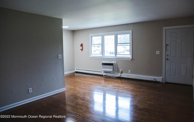 Building Photo - 65 Steiner Ave