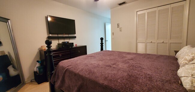 Foto del edificio - 5106 Gainesville Dr