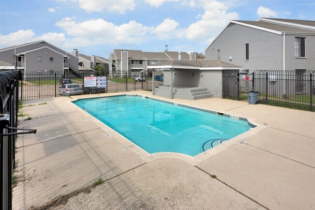 Building Photo - 12500 Sandpiper Dr