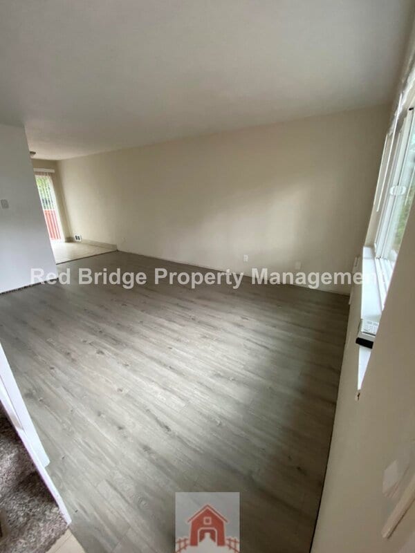 Foto del edificio - 14545 SW Hall Blvd