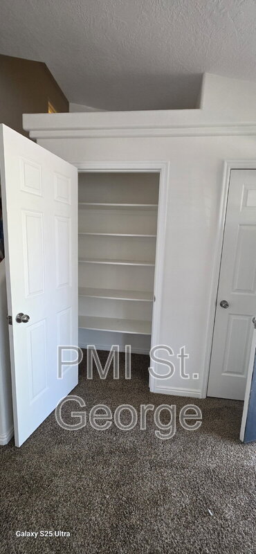 Foto del edificio - 1947 E 40 S Cir