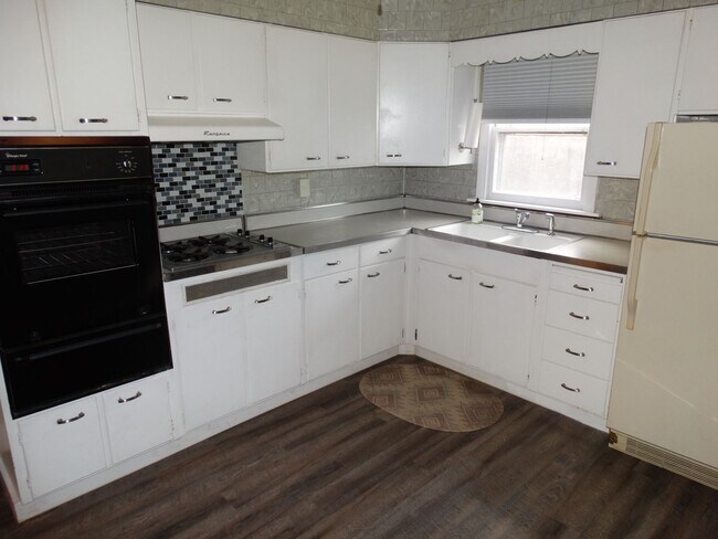 Building Photo - Cute Home in Southern View