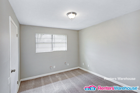 Building Photo - 2407 Yorkshire Cir SW