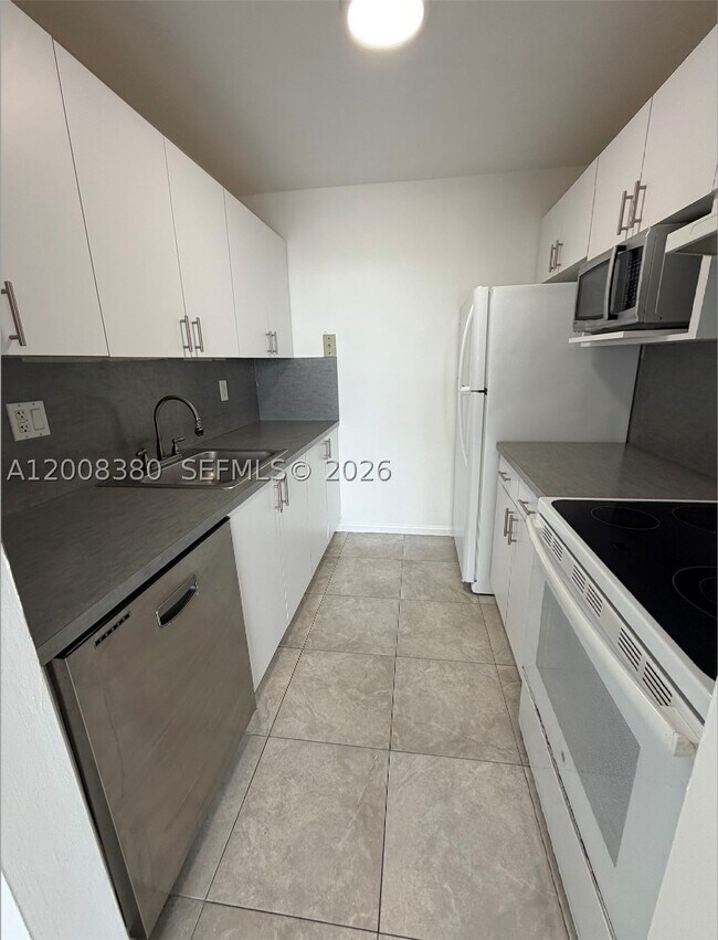 Foto del edificio - 2000 NE 135th St
