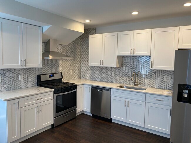 Building Photo - 4203 Eads St NE