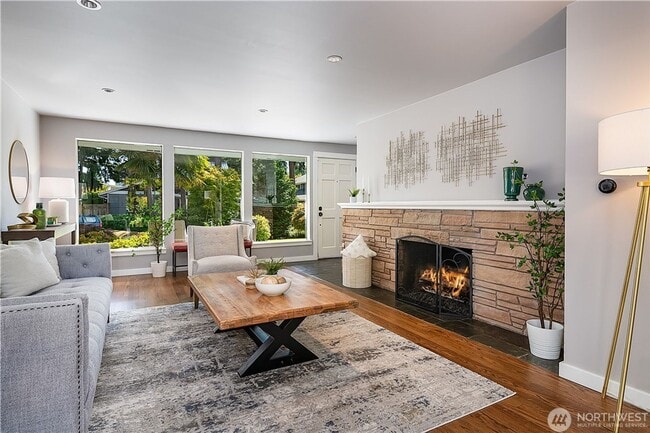 Building Photo - 4Bd/2Ba Bellevue House