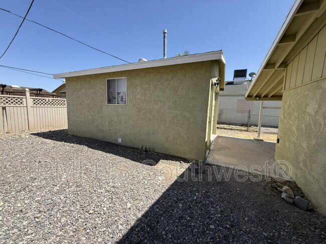 Building Photo - 1386 Lakeside Dr