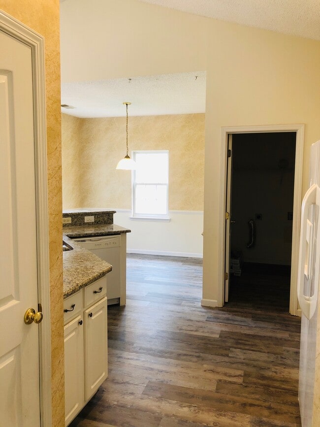 Foto del edificio - 12045 Evergreen Hollow Dr