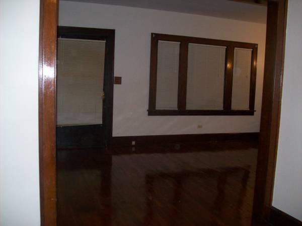 Building Photo - 2074 Clarence Ave