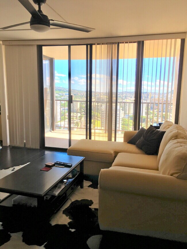 Foto del edificio - Spacious high floor 1BR/BA, 1pkg & Den - Makiki