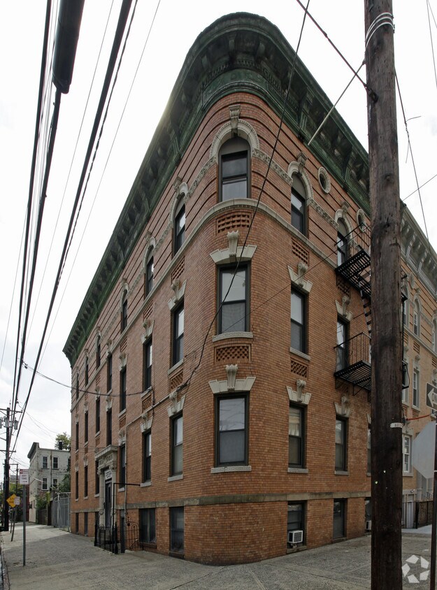 Primary Photo - 238 Van Horne St