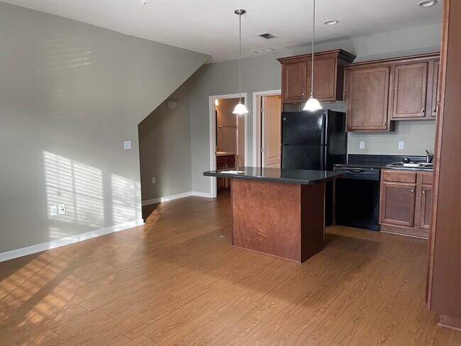 Building Photo - 1991 Corvallis Ave