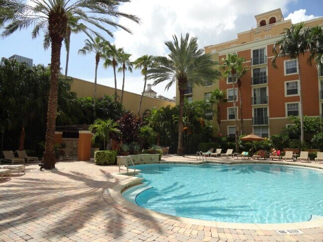 Building Photo - 720 S Sapodilla Ave